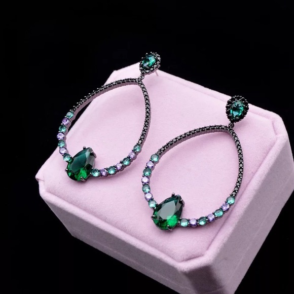 Green Women’s Earring - Picture 3 of 3